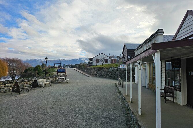 Wanaka Private Day Trip from Queenstown: TravelnGo - A Cozy Break at Cardrona