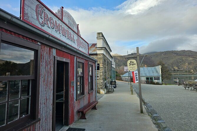Wanaka Private Day Trip from Queenstown: TravelnGo - Wanaka – The Lakeside Gem