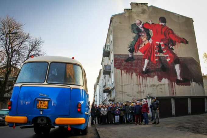 Warsaw: 2.5-Hour Dark Side - Praga District by a Retro Bus - Retro Jelcz Cucumber Bus