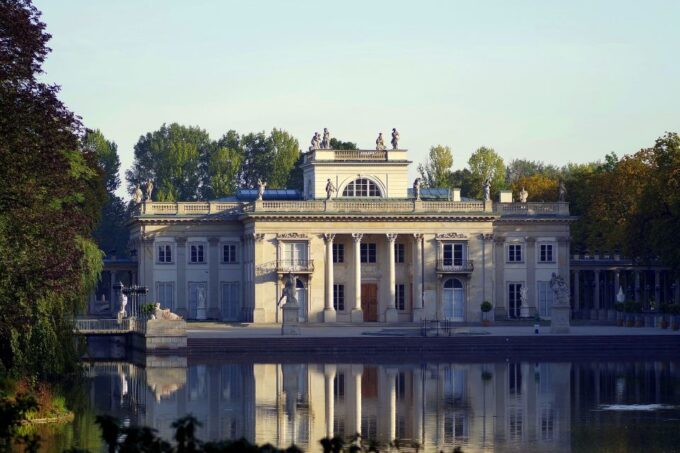 Warsaw: 2-Hour Guided Old Town Walking Tour - Traditional Polish Donut
