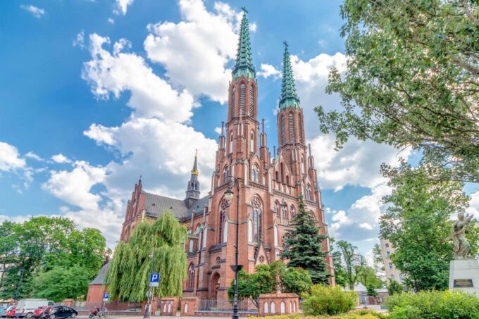 Warsaw: 2-Hour Praga Walking Tour - Exploring Pragas Multicultural Character