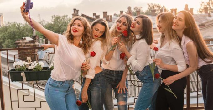 Warsaw: Bachelor and Hen Party Packages - Limousine and Club Experiences