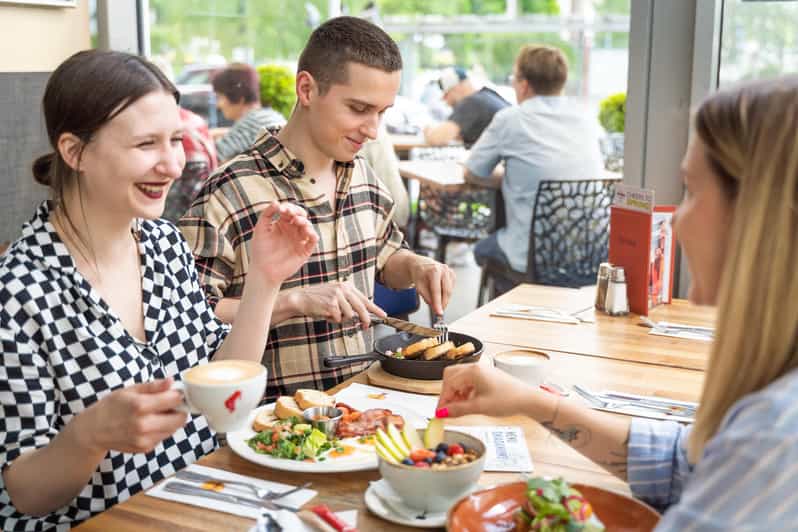 Warsaw: Breakfast at Hard Rock Cafe - Service Charge Information