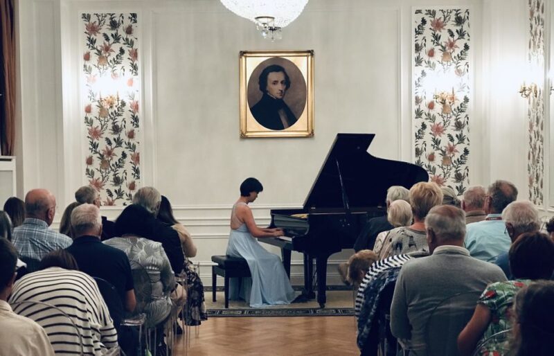 Warsaw: Chopin Concert Ticket With Glass of Champagne - Amenities and Interactions