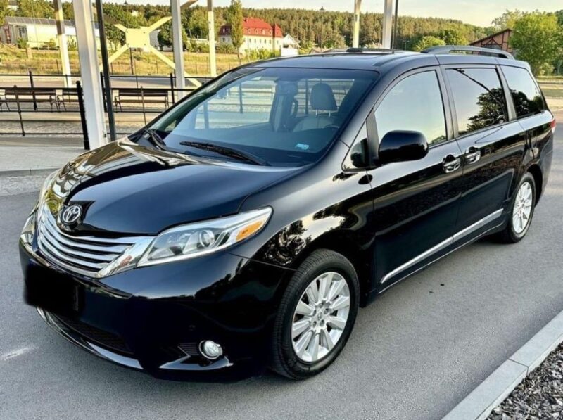 Warsaw Chopin or Modlin Airport Transfer to Warsaw (1-5 Pax) - Key Points