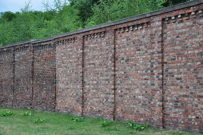 Warsaw Daily Jewish Ghetto Guided Tour With Jewish Cemetery - Overview of the Tour