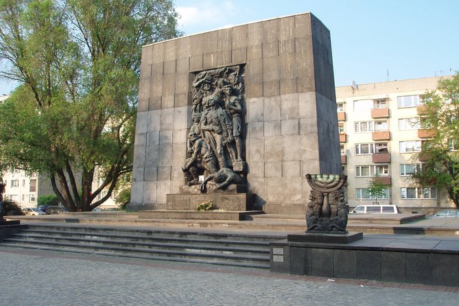 Warsaw Daily Jewish Ghetto Guided Tour With Jewish Cemetery - Experiencing the Small Group Tour