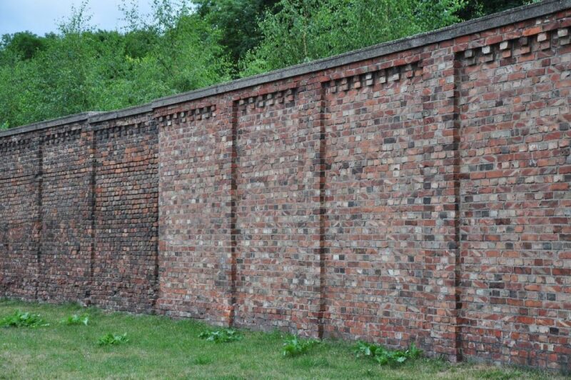 Warsaw Daily Jewish Ghetto Guided Tour With Jewish Cemetery - Key Points