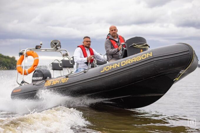 Warsaw: Exciting 90 Min Speedboat Tour on the Wild River - Iconic Landmarks and Scenery