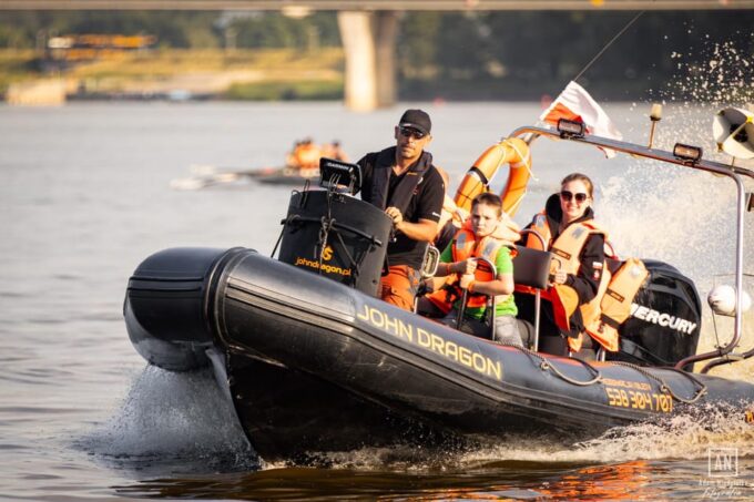 Warsaw: Exciting 90 Min Speedboat Tour on the Wild River - Professional Captain and Facts