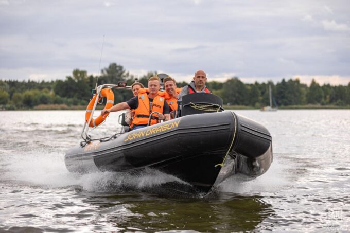 Warsaw: Exciting, Fast Motorboat Cruise on the Vistula River - What to Bring and Expect