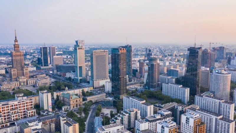 Warsaw: Express Walk With a Local in 60 Minutes - Key Features of the Tour