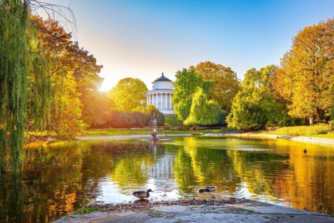 Warsaw: Express Walk With a Local in 60 Minutes - Discovering Local Lifestyle and Culture