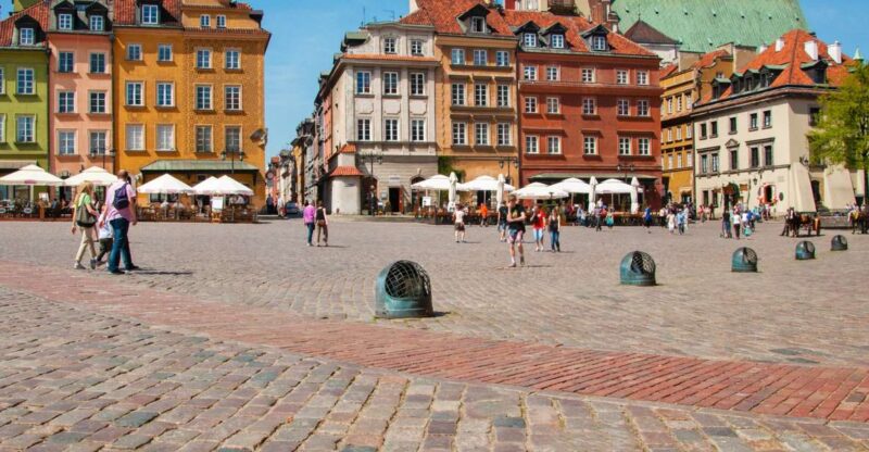 Warsaw: First Discovery Walk and Reading Walking Tour - App and Navigation