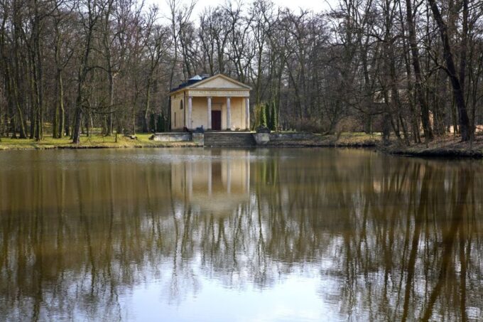 Warsaw: Full-Day Outskirts Private Tour - Baroque Palace of Prince Radziwill