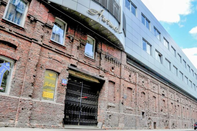 Warsaw: Ghetto, Jewish Cemetery & POLIN Museum Private Tour - Exploring the Warsaw Ghetto