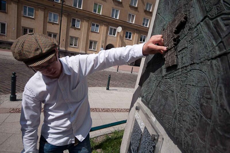 Warsaw: Jewish Ghetto Private Tour by Retro Car With Pickup - Key Points