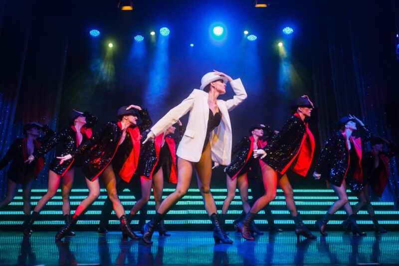 Warsaw: Live Show and Dinner for Two With Champagne - Key Points