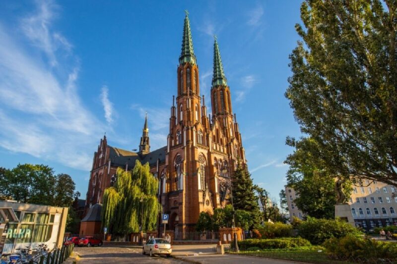 Warsaw: Praga District Tour With Vodka Museum and Tasting - Guided Tour Details