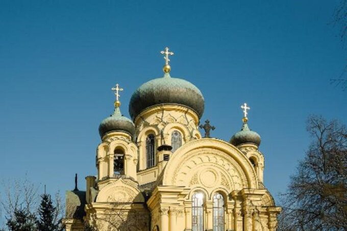 Warsaw: Praga District Tour With Vodka Museum and Tasting - Polish Vodka Museum Experience