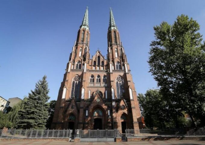 Warsaw: Praga District Tour With Vodka Museum and Tasting - Highlights of the Tour