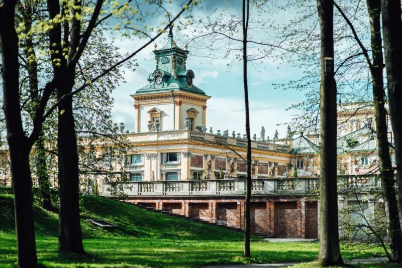 Warsaw: Private Exclusive History Tour With a Local Expert - Tour Content and Landmarks
