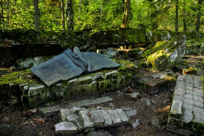Warsaw: Private Full-Day Wolfs Lair Tour - Expert Guidance