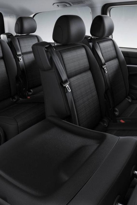 Warsaw: Private Transfer Chopin Airport -City 1-6 Person - Key Points