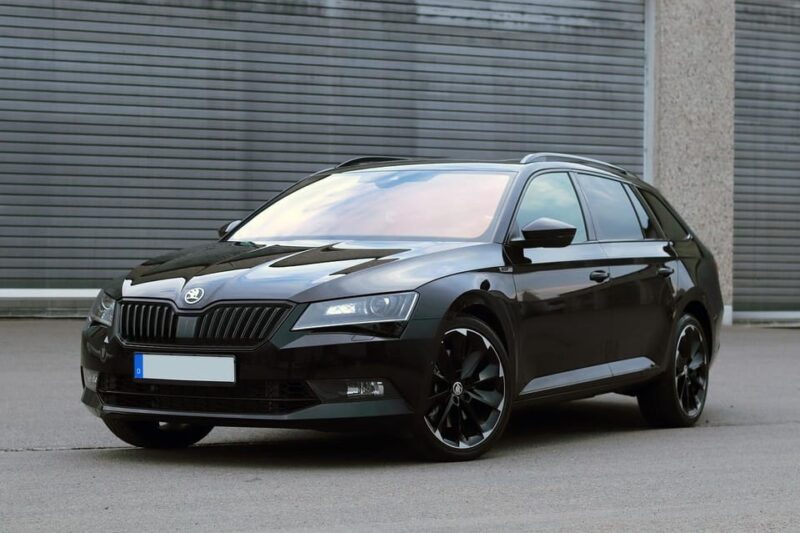 Warsaw: Private Transfer Chopin Airport -City 1-6 Person - Driver Expertise