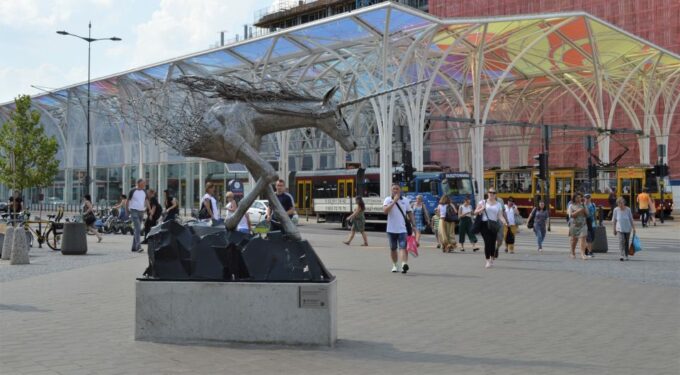 Warsaw to Łódź: Discover Poland's Coolest City - Getting to Łódź