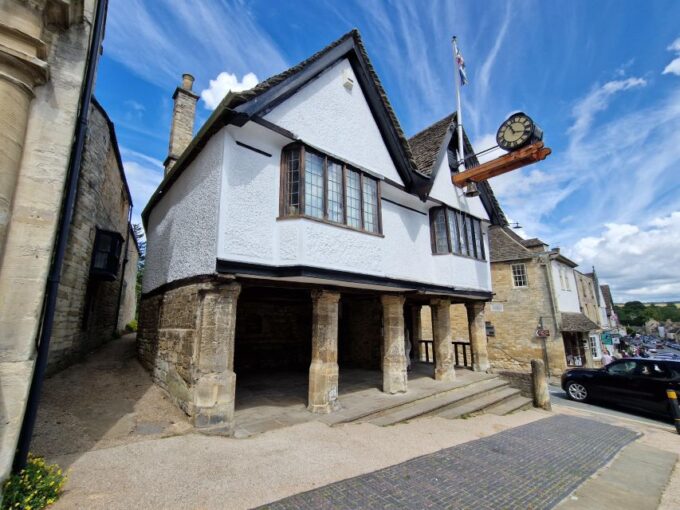Warwick Castle, Shakespeares Stratford and the Cotswolds - Transportation and Multilingual Commentary