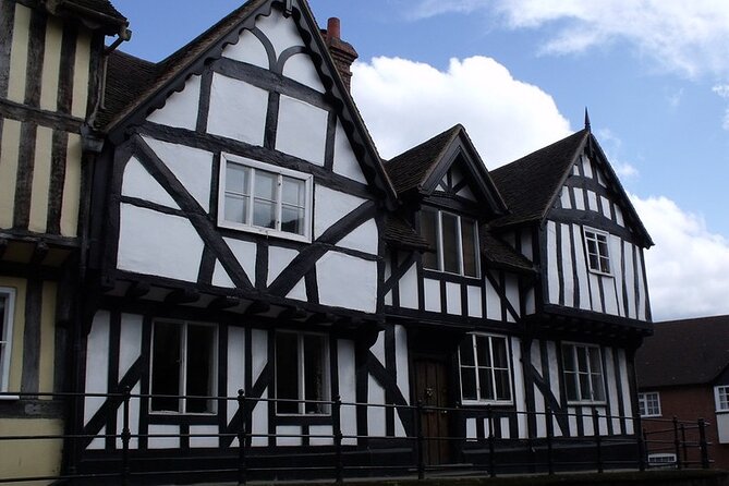 Warwick Self-Guided Immersive Audio Walking Tour - Exploring Warwicks Captivating History