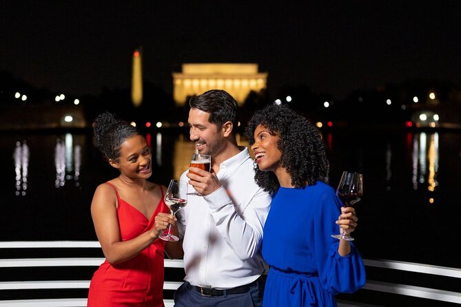 Washington DC 4th of July Plated Dinner Cruise - Passenger Capacity and Accessibility