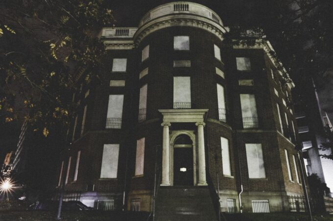 Washington, DC: Ghosts and Spirits Haunted Walking Tour - Meeting Point and Tour Guide Details
