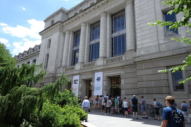 Washington DC Museums Self-Guided Walking Tour & Scavenger Hunt - Investigating the Hirshhorn Museum