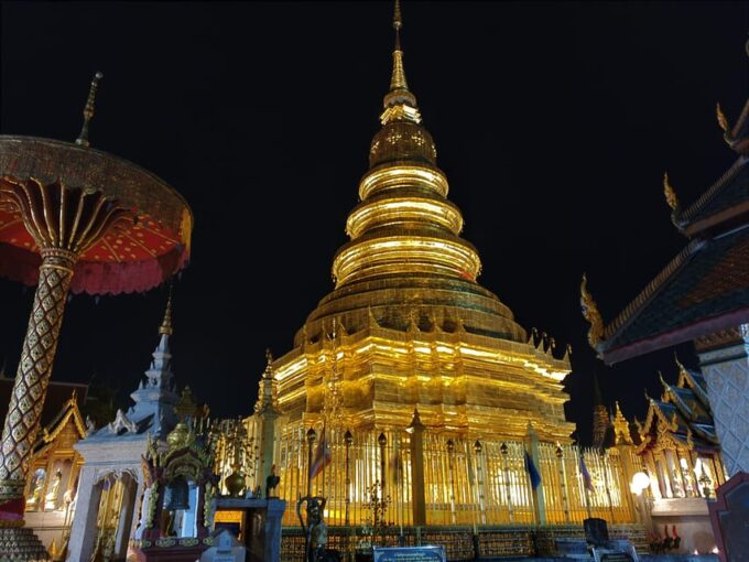 Wat Doi Phra Chan & Wat Hariphunchai & Rare Forest Market. - Enshrining a Relic of the Buddha