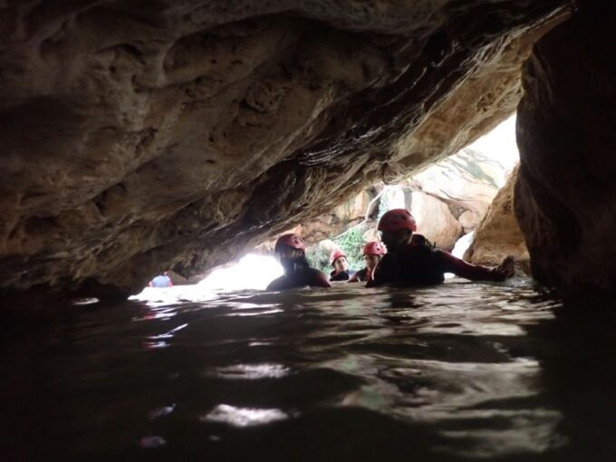 Water Canyoning in the Turche Buñol Cave (Valencia) - Recommended Attire