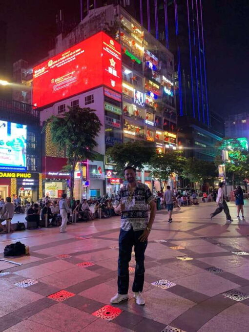 Water Puppet Show And Ho Chi Minh City Sightseeing Tour - Admiring Saigon Opera House and Post Office