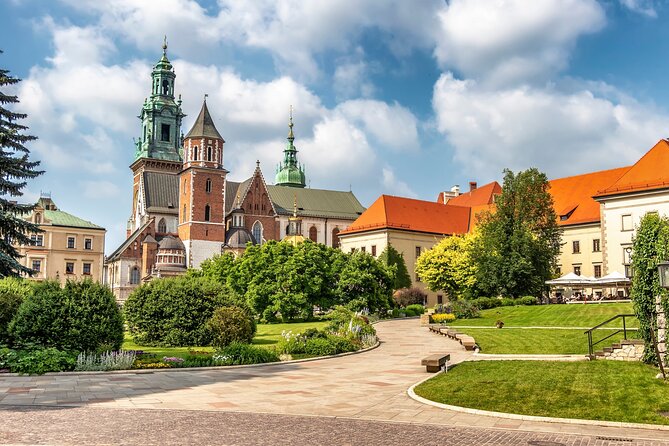 Wawel Castle Treasury & Armoury Skip the Line Private Tour - Accessibility and Participation