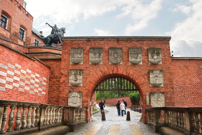 Wawel Castle Treasury & Armoury Skip the Line Private Tour - Skip-the-line Tickets