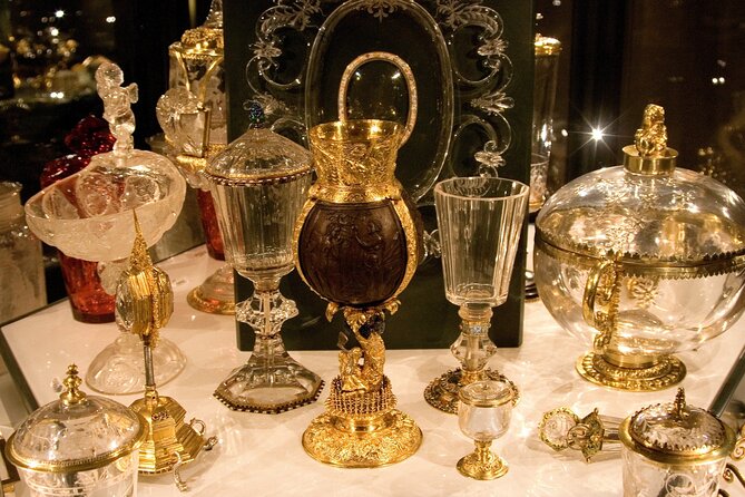 Wawel Castle Treasury & Armoury Skip the Line Private Tour - Wawel Castle and Cathedral