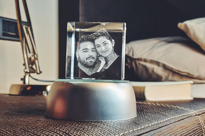 We Engrave Your Favorite Photo in Personalized 3D Crystal - Key Points
