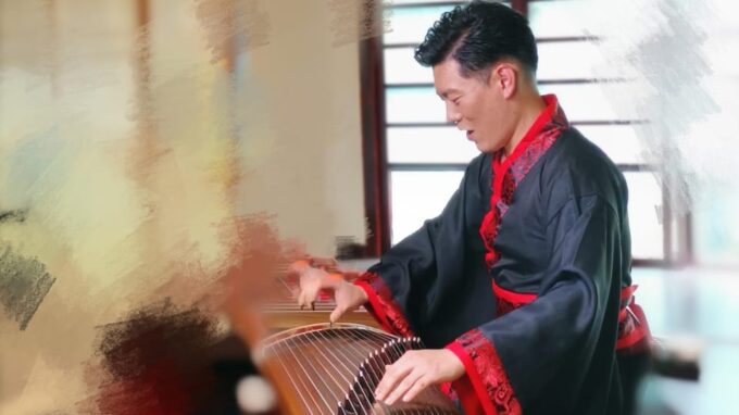 Wear Hanfu and Play Guzheng - Capture Memories