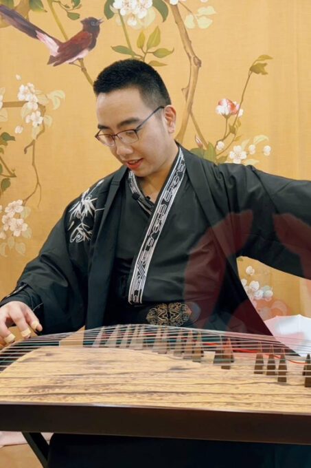 Wear Hanfu and Play Guzheng - Wear Hanfu