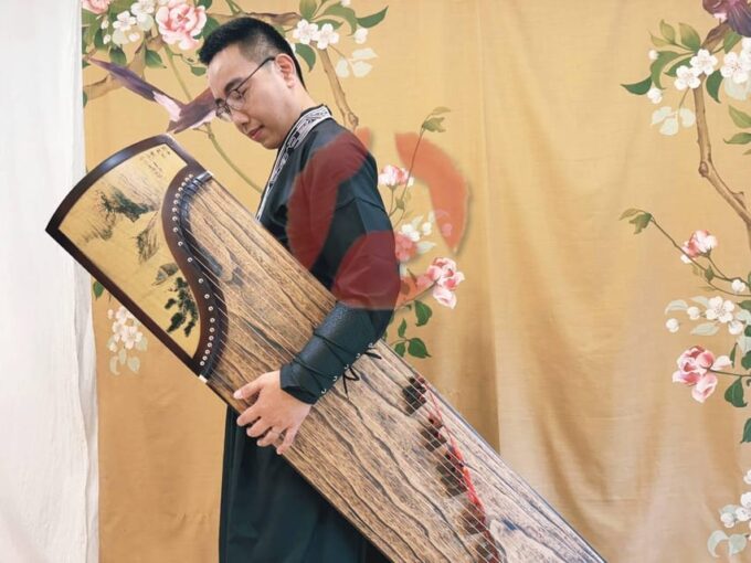 Wear Hanfu and Play Guzheng - Learn Guzheng