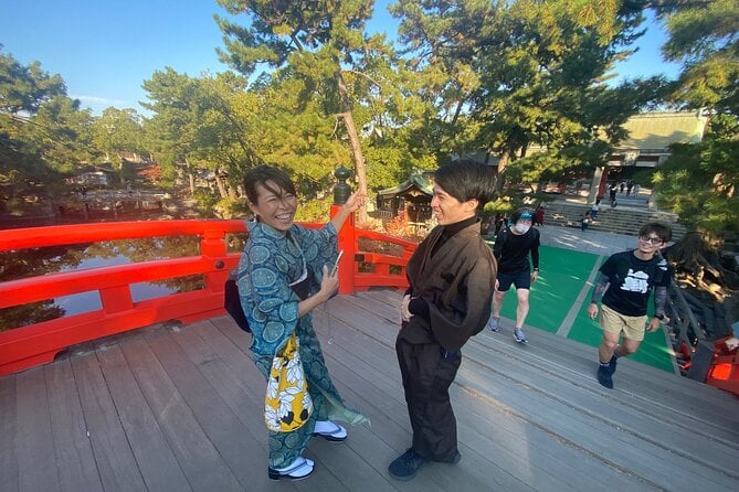 Wear Kimono Outfit and Wander Sumiyoshi Shrine With Local Guide - Exploring Sumiyoshi Shrine