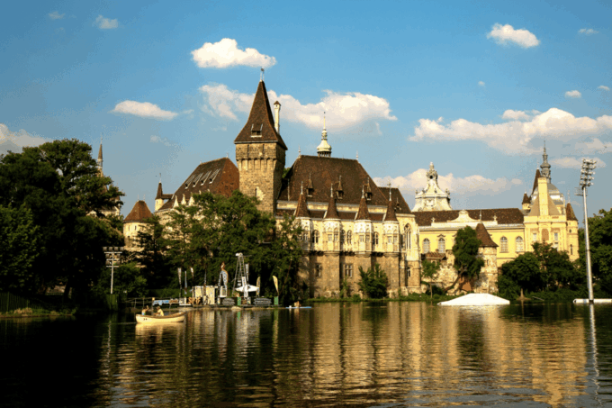 Weekend in Budapest: A Self-Guided Audio Tour in English - Thermal Bath Relaxation