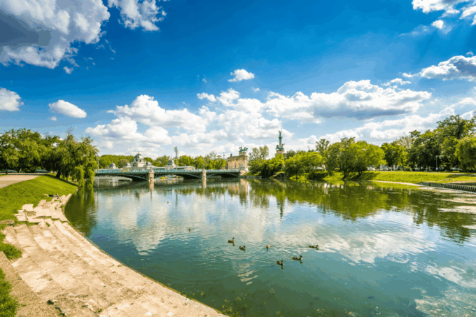 Weekend in Budapest: A Self-Guided Audio Tour in English - Architectural Wonders