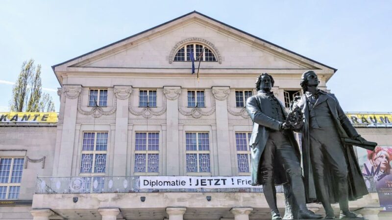 Weimar: City Highlights Self-guided Walking Tour - City Palace, Weimar House, and Multimedia Experience