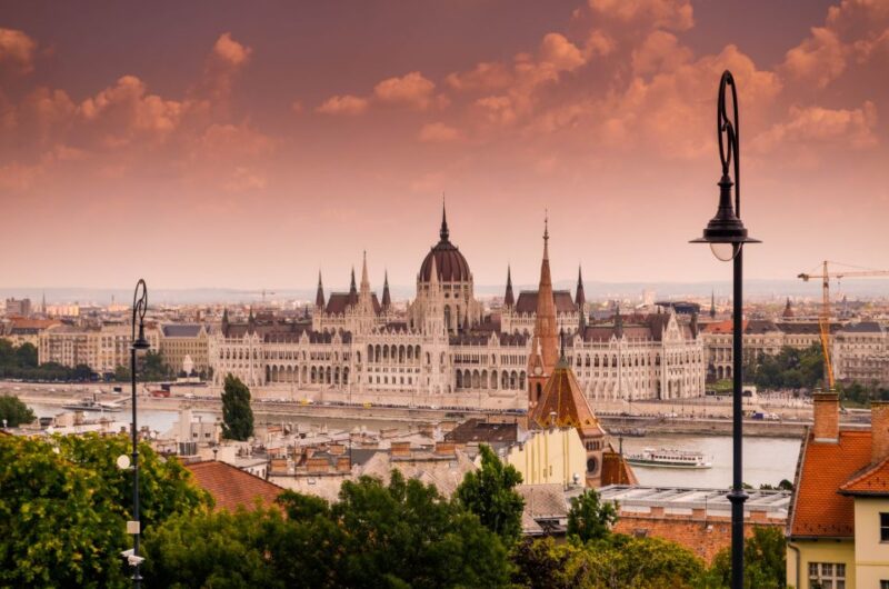 Welcome to BUDA and PEST Private Walking Tour - Key Points